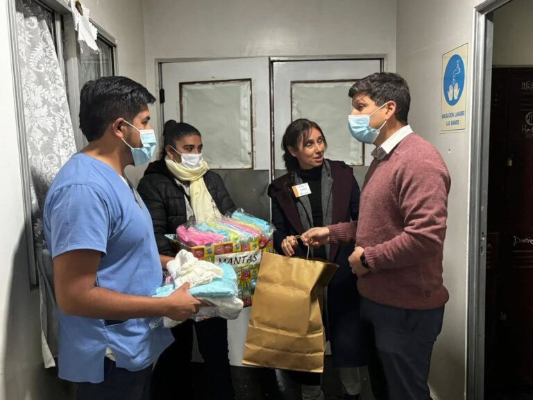 «TEJIENDO CALOR Y ESPERANZA: UNA JORNADA SOLIDARIA QUE EMOCIONA