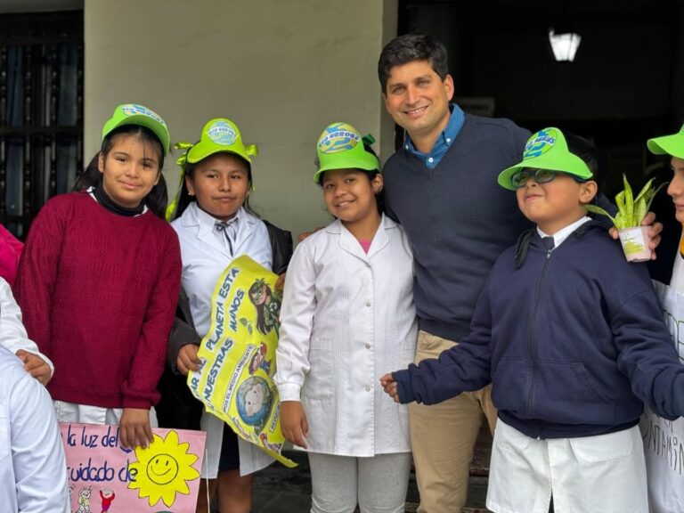 DÍA DEL AMBIENTE: ALUMNOS DE LA ESCUELA PIZARRO VISITARON LA MUNICIPALIDAD