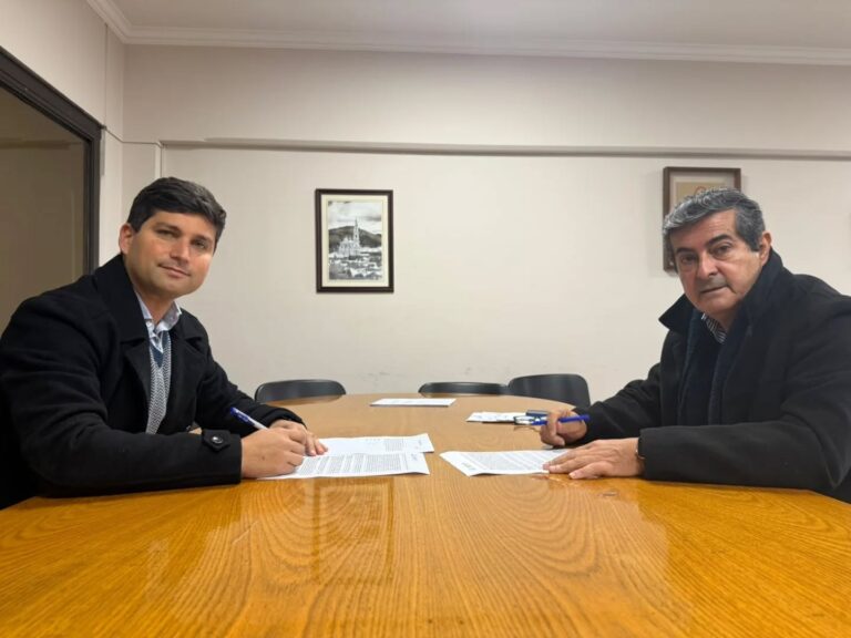 EL INTENDENTE BALTASAR LARA GROS FIRMÓ UN CONVENIO PARA MEJORAR LA INFRAESTRUCTURA EDUCATIVA EN ORÁN