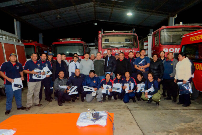 UNIFORMES CON SELLO ORANENSE: LA TEXTIL MUNICIPAL AL SERVICIO DE LOS BOMBEROS VOLUNTARIOS