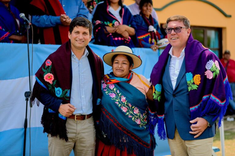 ACTO Y DESFILE EN ANGOSTO DE PARANÍ EN HONOR A LA VIRGEN DE FÁTIMA
