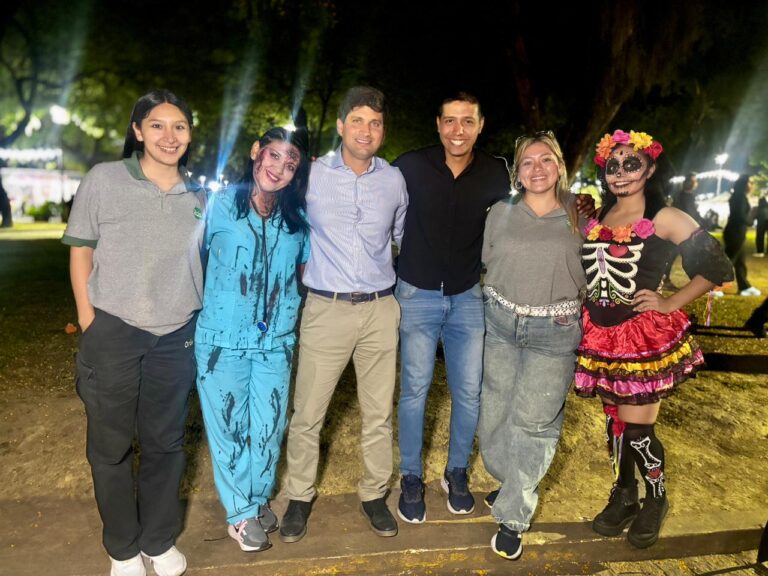 ENTRE DISFRACES Y CARAMELOS, EL MUNICIPIO DE ORÁN PROMOVIÓ EL USO DEL CASCO