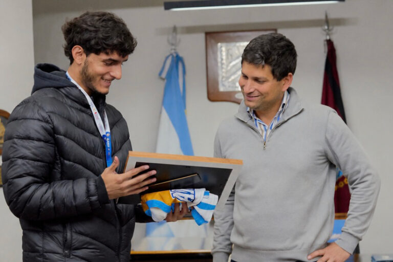ORGULLO ORANENSE: EL INTENDENTE RECIBIÓ AL DEPORTISTA LEONEL VILLAFUERTE